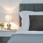 Imperium - With Terrace, Free Bikes Apartment Split